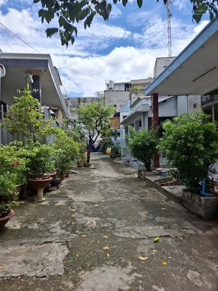 Không có căn thứ 2, dt 81m2 ngang 5,6m, ngay trung tâm, đường lê văn việt, dòng tiền bền vững