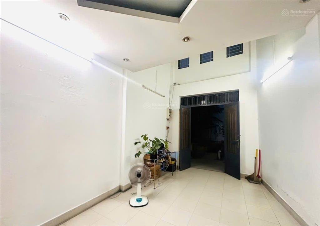 Đường đinh phong phú sát lê văn việt khu sầm uất, nhà 2 tầng 47.5m2 nở hậu đẹp, chỉ 3,6 tỷ