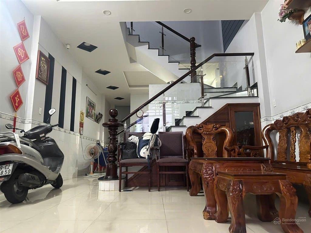 * 5,05 tỷ nhà đẹp đường 168 phước long ô tô tới nhà 4pn sát chợ