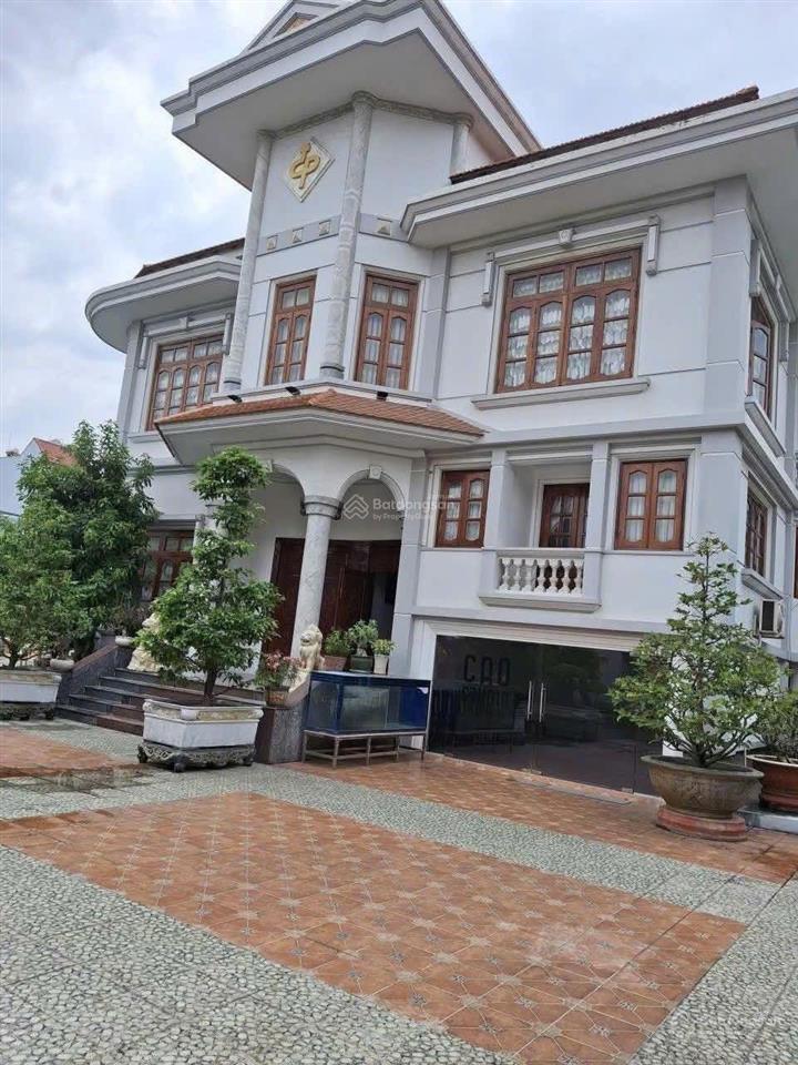 Tính giá đất thì lời căn biệt thự đẳng cấp 1050m2, có hồ bơi, mặt tiền trung tâm phước long a q9 cũ