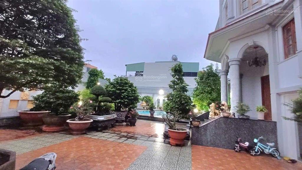 Tính giá đất thì lời căn biệt thự đẳng cấp 1050m2, có hồ bơi, mặt tiền trung tâm phước long a q9 cũ