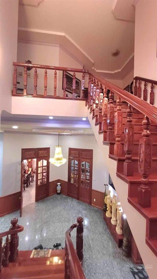 Tính giá đất thì lời căn biệt thự đẳng cấp 1050m2, có hồ bơi, mặt tiền trung tâm phước long a q9 cũ