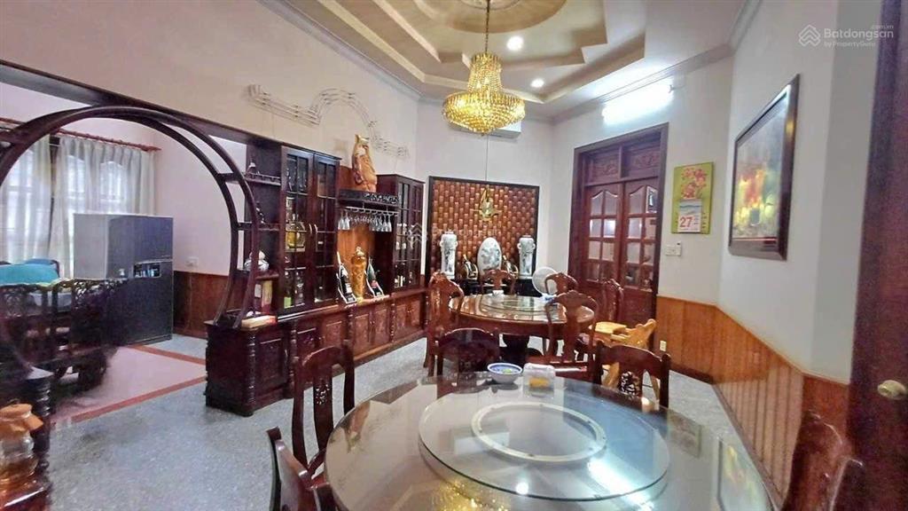 Tính giá đất thì lời căn biệt thự đẳng cấp 1050m2, có hồ bơi, mặt tiền trung tâm phước long a q9 cũ