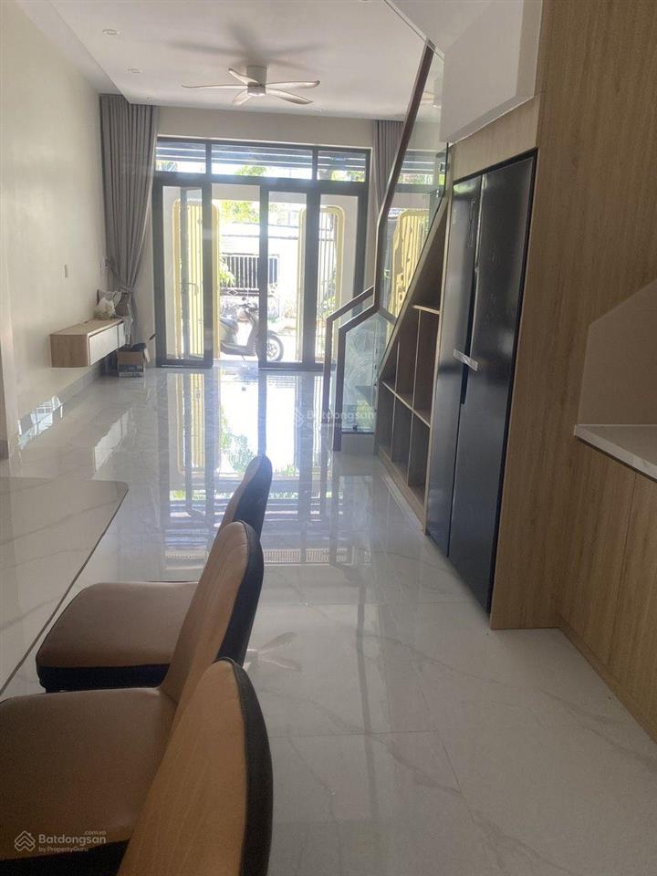 Chuẩn nhà đẹp kiểu châu âu, nơi sống trong lành, kế vinhom  3 tầng ô tô tránh chỉ nhỉnh 5 tỷ
