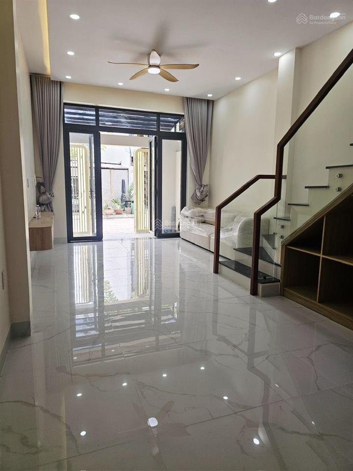 Chuẩn nhà đẹp kiểu châu âu, nơi sống trong lành, kế vinhom  3 tầng ô tô tránh chỉ nhỉnh 5 tỷ