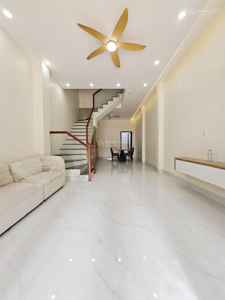 Chuẩn nhà đẹp kiểu châu âu, nơi sống trong lành, kế vinhom  3 tầng ô tô tránh chỉ nhỉnh 5 tỷ