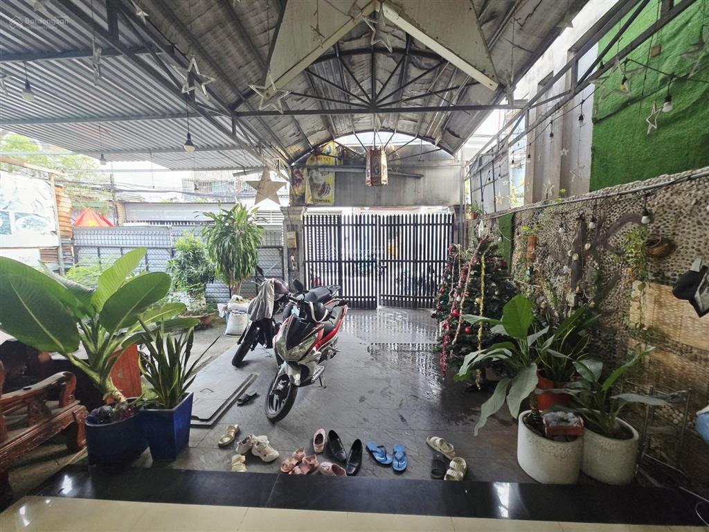 Chỉ nhỉnh 9 tỷ  102m2 (cn 85m ngang 4,6m) 3 tầng  vừa ở vừa kd ngay metro bình thái phước long b