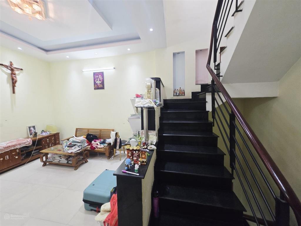 Chỉ nhỉnh 9 tỷ  102m2 (cn 85m ngang 4,6m) 3 tầng  vừa ở vừa kd ngay metro bình thái phước long b
