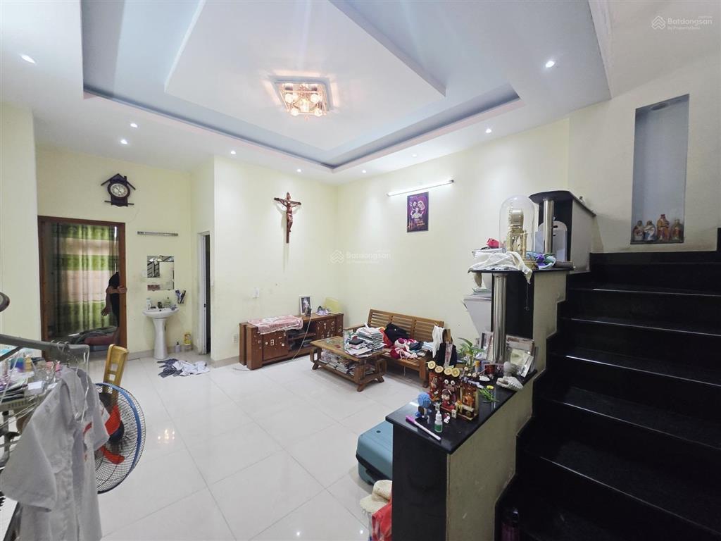 Chỉ nhỉnh 9 tỷ  102m2 (cn 85m ngang 4,6m) 3 tầng  vừa ở vừa kd ngay metro bình thái phước long b