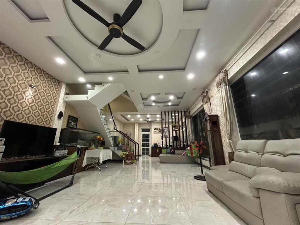 Biệt thự châu âu kdc trí kiệt 240m hồ bơi riêng, gara ô tô sát global ci  chỉ 21 tỷ tl