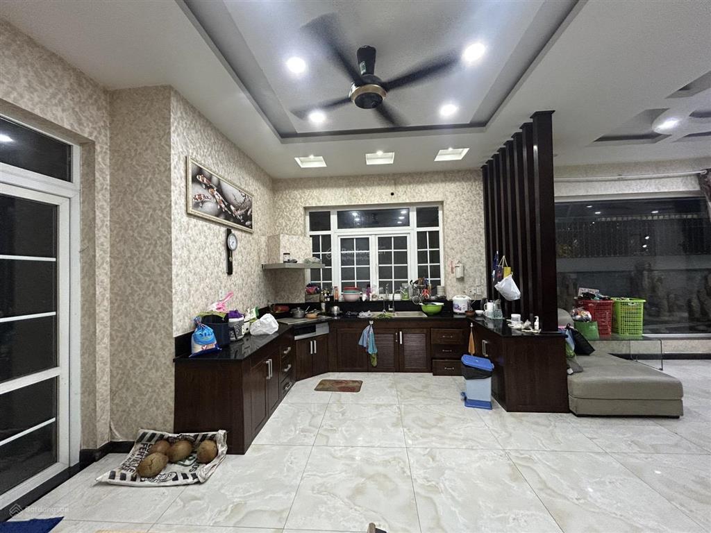 Biệt thự châu âu kdc trí kiệt 240m hồ bơi riêng, gara ô tô sát global ci  chỉ 21 tỷ tl