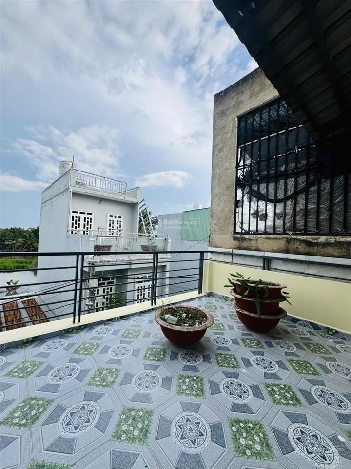 Võ văn hát  long trường  nhà mới keng  3 tầng 54m2 (4 x13.5)  hẻm xe hơi  giá 5,2 tỷ