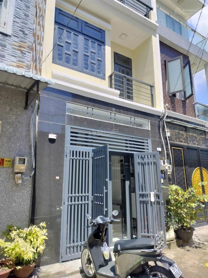 Võ văn hát  long trường  nhà mới keng  3 tầng 54m2 (4 x13.5)  hẻm xe hơi  giá 5,2 tỷ