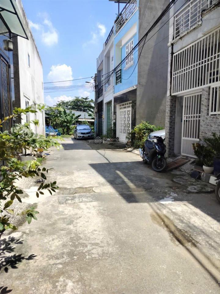 Võ văn hát  long trường  nhà mới keng  3 tầng 54m2 (4 x13.5)  hẻm xe hơi  giá 5,2 tỷ