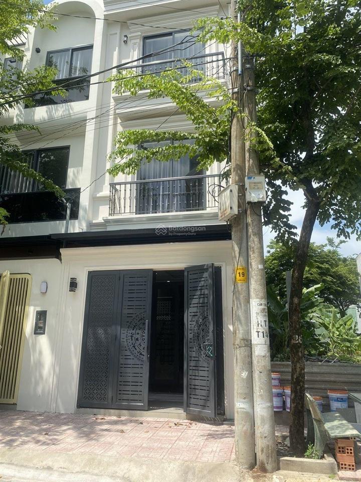 Ngay vinhom q9, nhà đẹp đẳng cấp  xem sẽ mê vì quá đủ và rất bình yên, 3 tầng, đường 8m chỉ 5,6ty