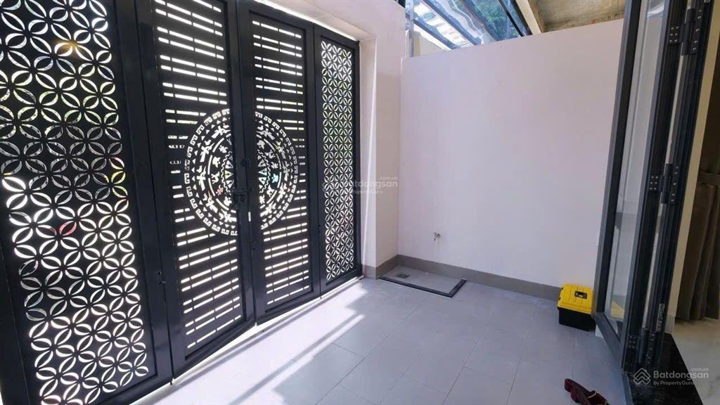 Ngay vinhom q9, nhà đẹp đẳng cấp  xem sẽ mê vì quá đủ và rất bình yên, 3 tầng, đường 8m chỉ 5,6ty