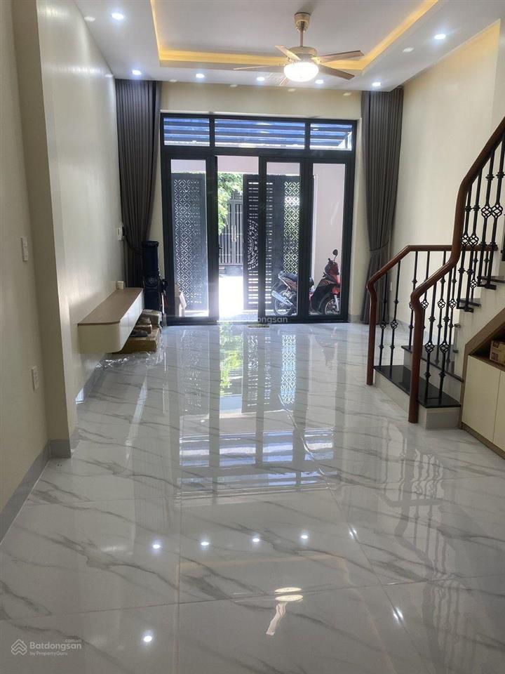 Ngay vinhom q9, nhà đẹp đẳng cấp  xem sẽ mê vì quá đủ và rất bình yên, 3 tầng, đường 8m chỉ 5,6ty