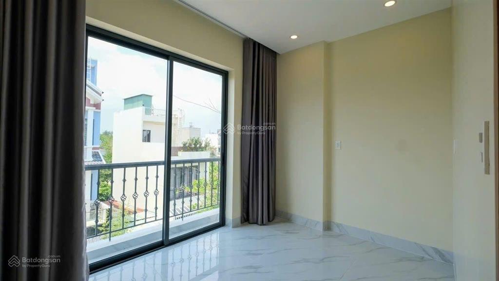 Ngay vinhom q9, nhà đẹp đẳng cấp  xem sẽ mê vì quá đủ và rất bình yên, 3 tầng, đường 8m chỉ 5,6ty