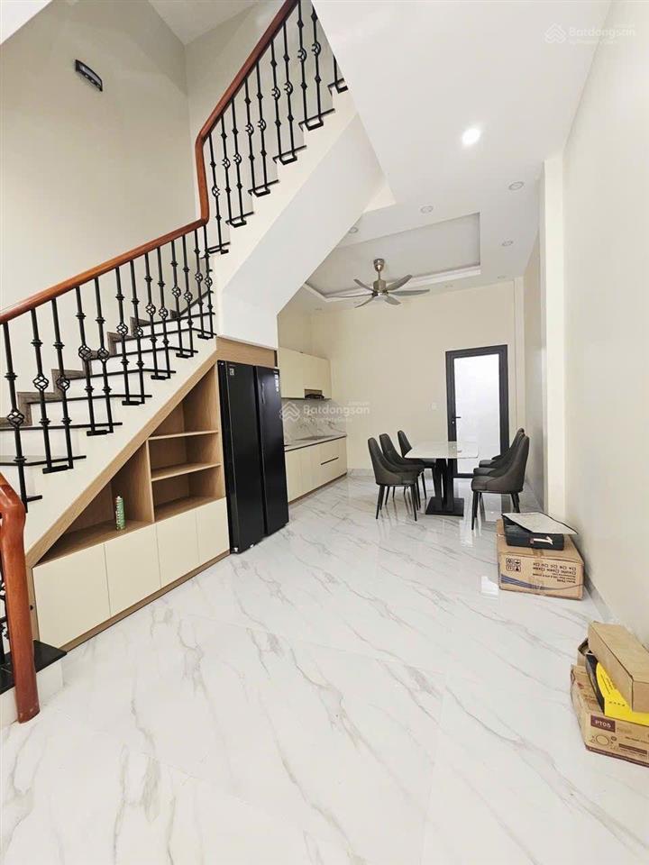 Ngay vinhom q9, nhà đẹp đẳng cấp  xem sẽ mê vì quá đủ và rất bình yên, 3 tầng, đường 8m chỉ 5,6ty