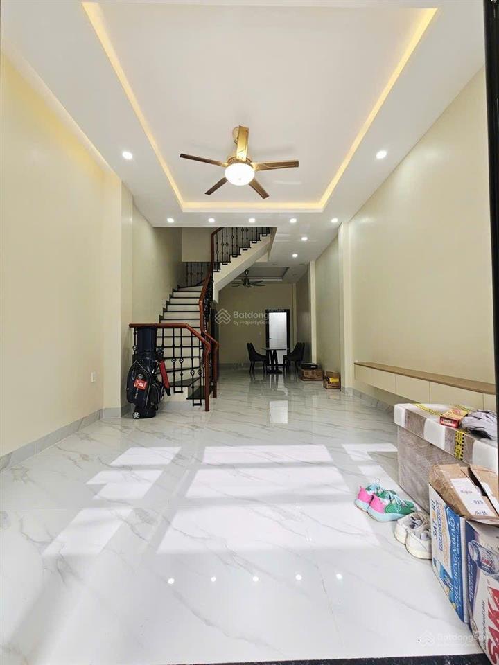 Ngay vinhom q9, nhà đẹp đẳng cấp  xem sẽ mê vì quá đủ và rất bình yên, 3 tầng, đường 8m chỉ 5,6ty