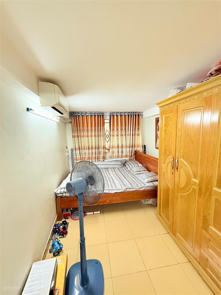 Không có căn thứ 2, chỉ 3,6 tỷ  nhà 4 tầng đúc thật, 3pn, hc đủ  p.13 tân bình, ngay nhà ga t3