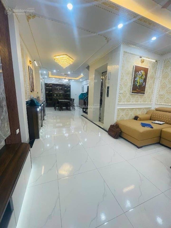 Cắt lỗ, nhà đẹp gần hồ tây 65m2, 6 tầng, 8 phòng ngủ thang máy, full nội thất, xách vali về ở