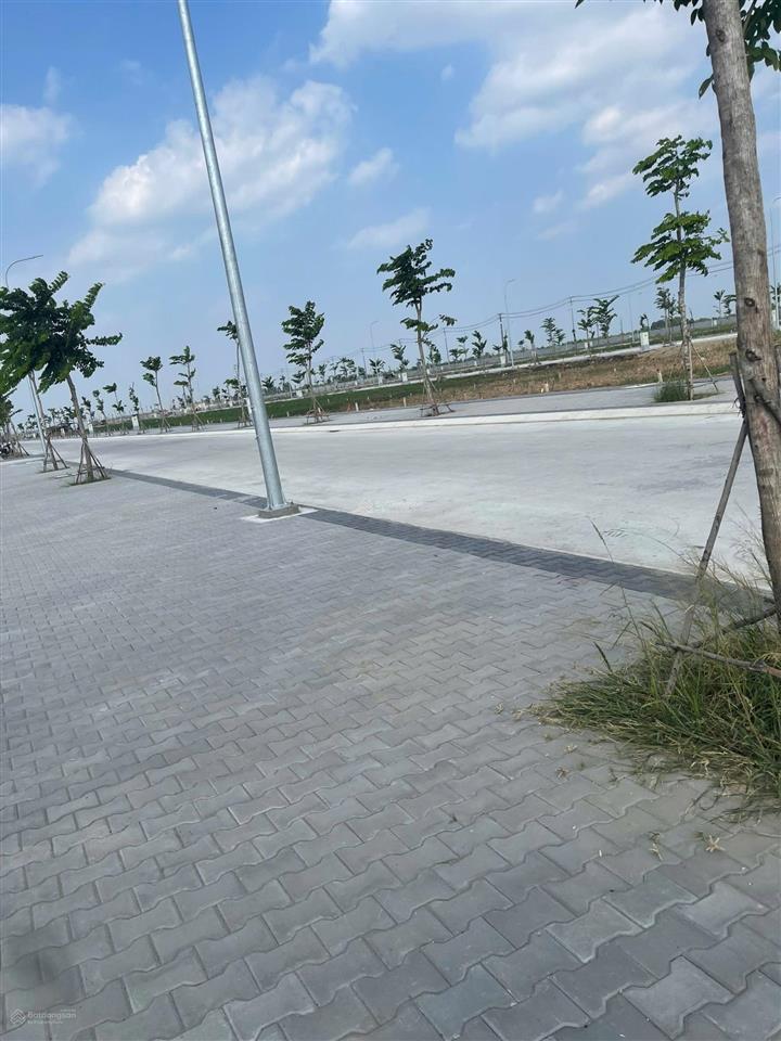 Đất cách aeon bình tân 15phút nằm ngay mặt tiền đường 60m, sổ sẵn, 668triệu/lô sang tên công chứng