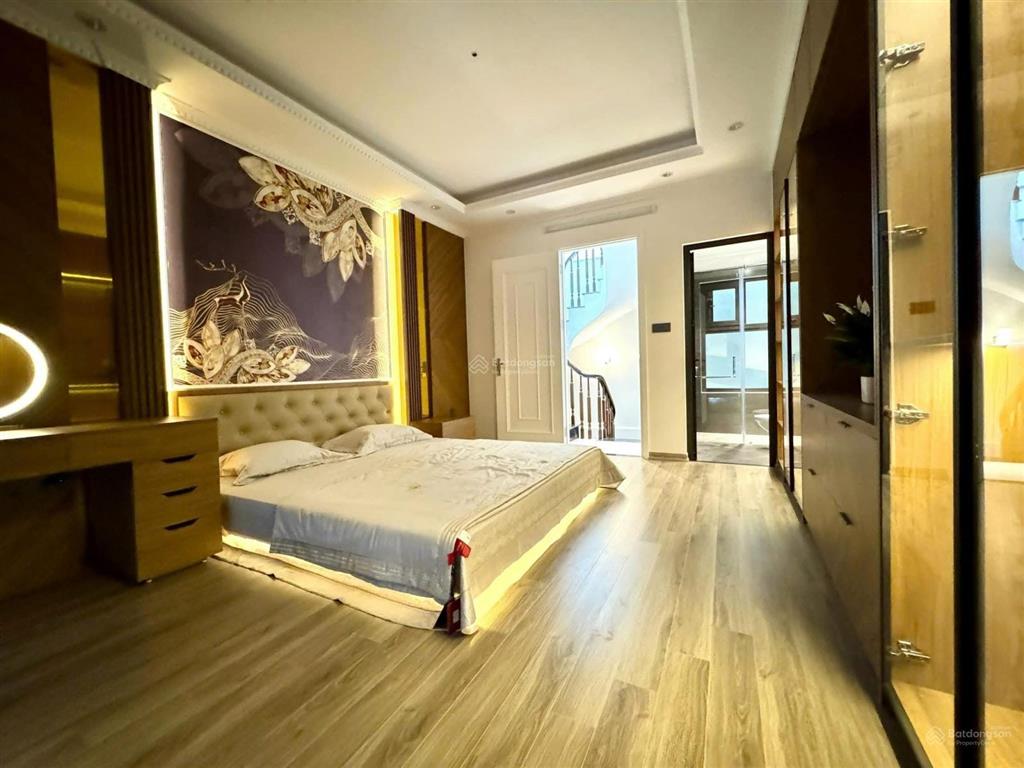 Bán nhà phố đặng tiến đông. ngõ to thông, 10m ra mặt phố, dt 39m2 5tầng mặt tiền 3.8m full nội thất