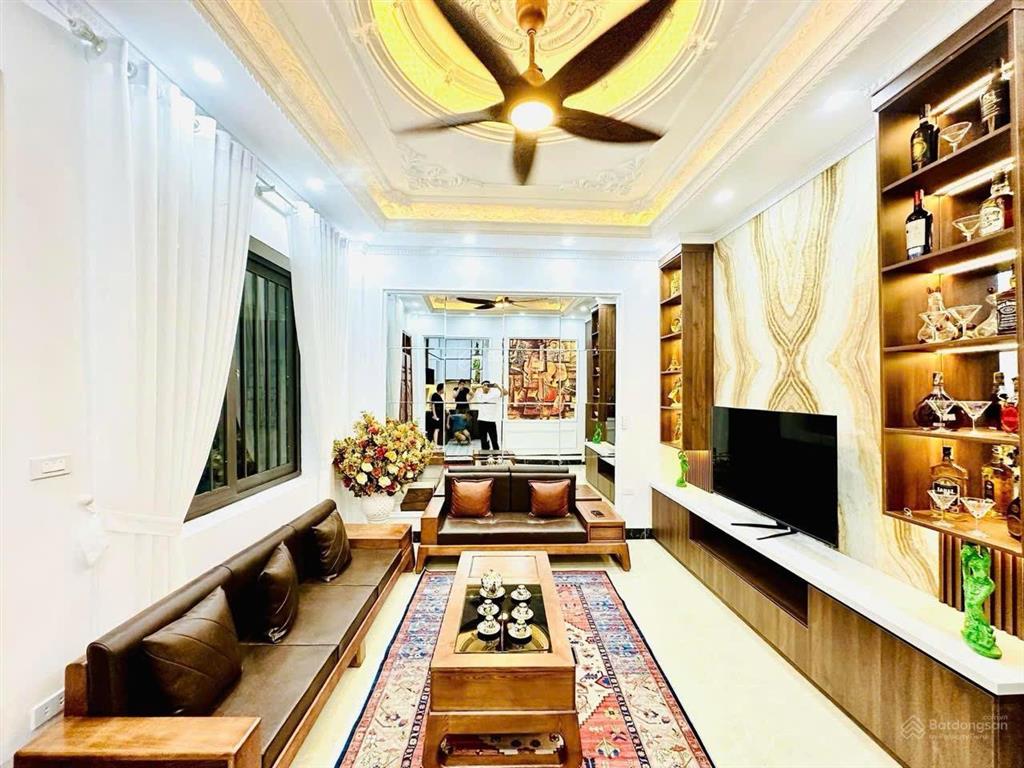 Gấp gấp  chủ nhà cần thanh khoản căn nhà phố xã đàn. lô góc ngõ thông thoáng 3.6m. nội thất full