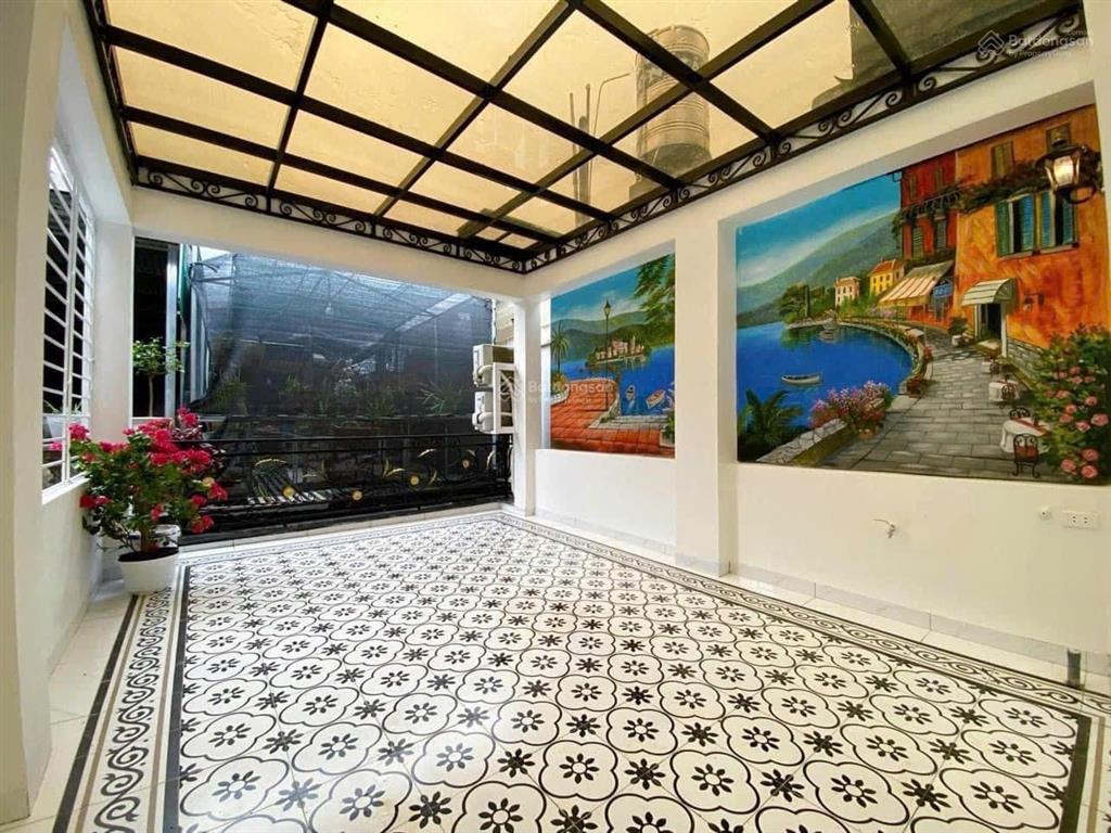 Gấp gấp  chủ nhà cần thanh khoản căn nhà phố xã đàn. lô góc ngõ thông thoáng 3.6m. nội thất full