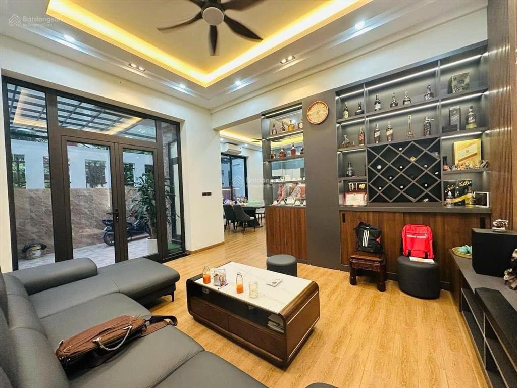 Siêu rẻ ! nhà phố thái hà dt 60m 5 tầng mặt tiền 5.5m full nội thất giá chỉ 18 tỷ có thương lượng .