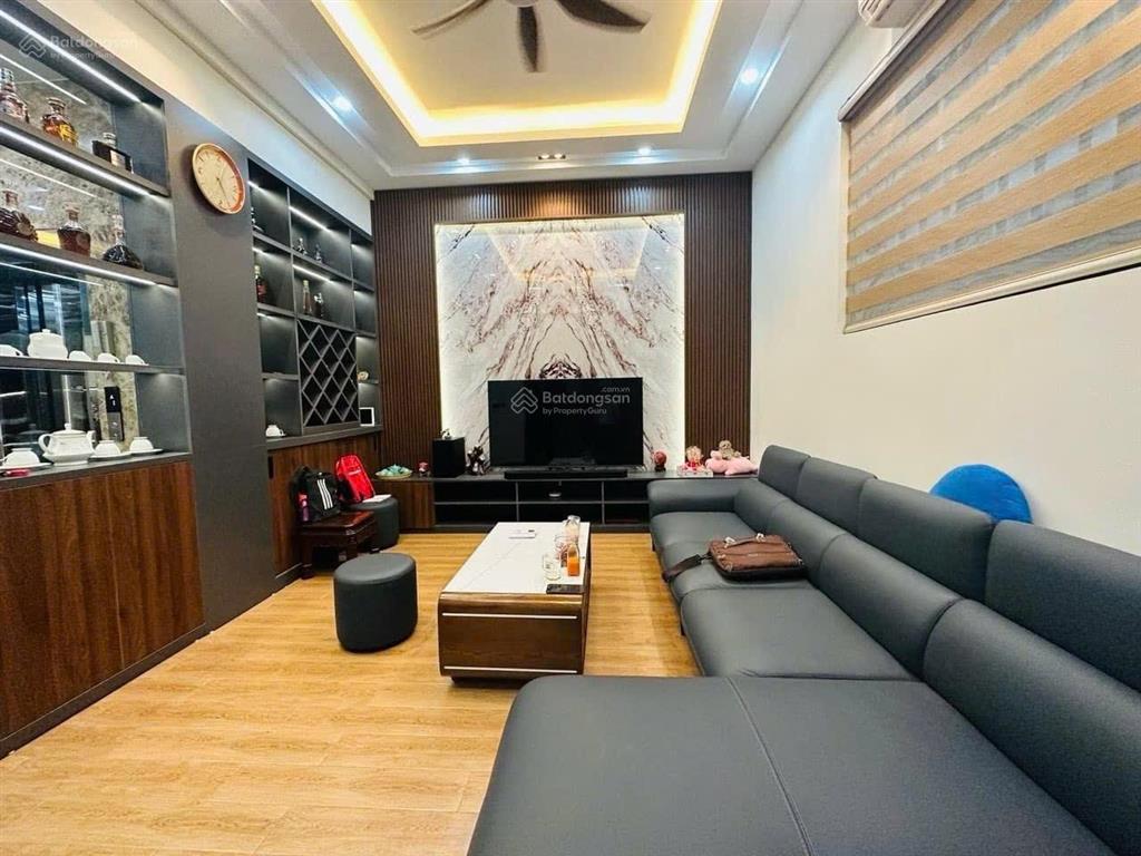 Siêu rẻ ! nhà phố thái hà dt 60m 5 tầng mặt tiền 5.5m full nội thất giá chỉ 18 tỷ có thương lượng .