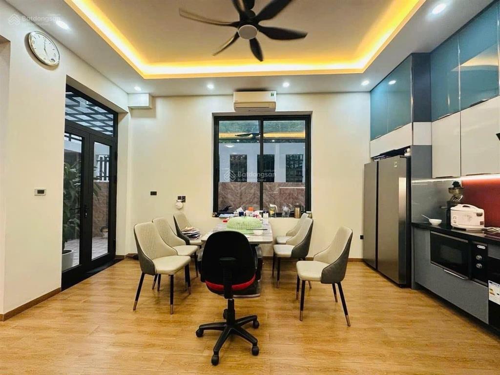 Siêu rẻ ! nhà phố thái hà dt 60m 5 tầng mặt tiền 5.5m full nội thất giá chỉ 18 tỷ có thương lượng .
