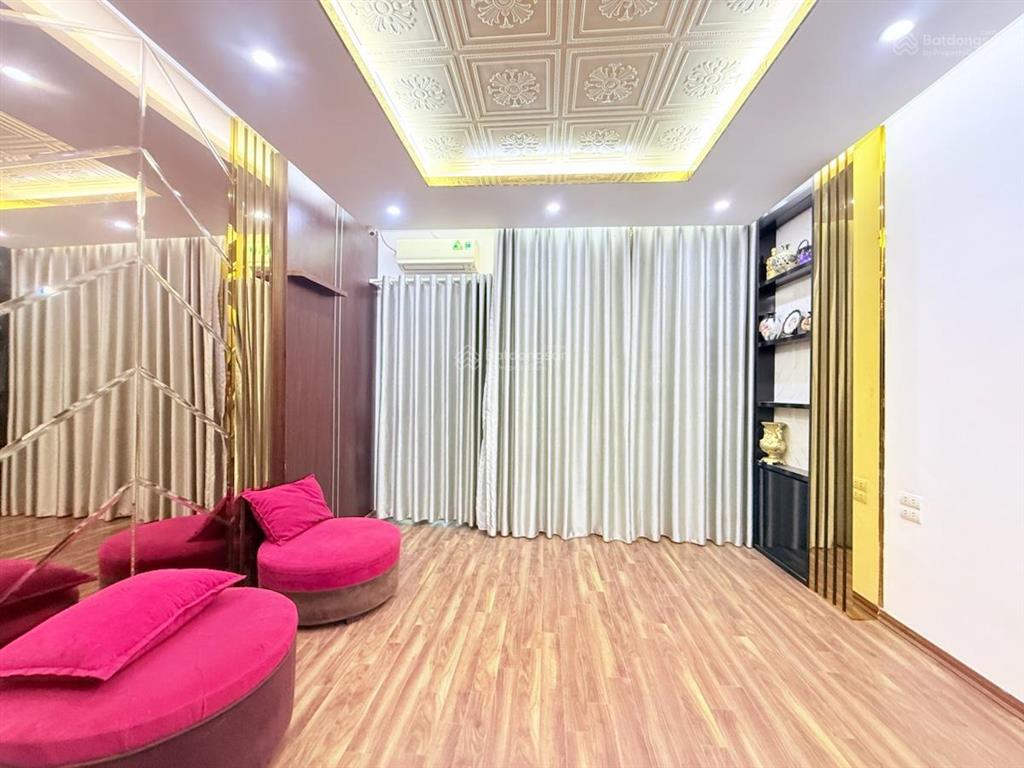 Nóng luôn! chính chủ gửi bán căn nhà phố trần duy hưng dt 50m 5 tầng, mặt tiền 4m full nội thất