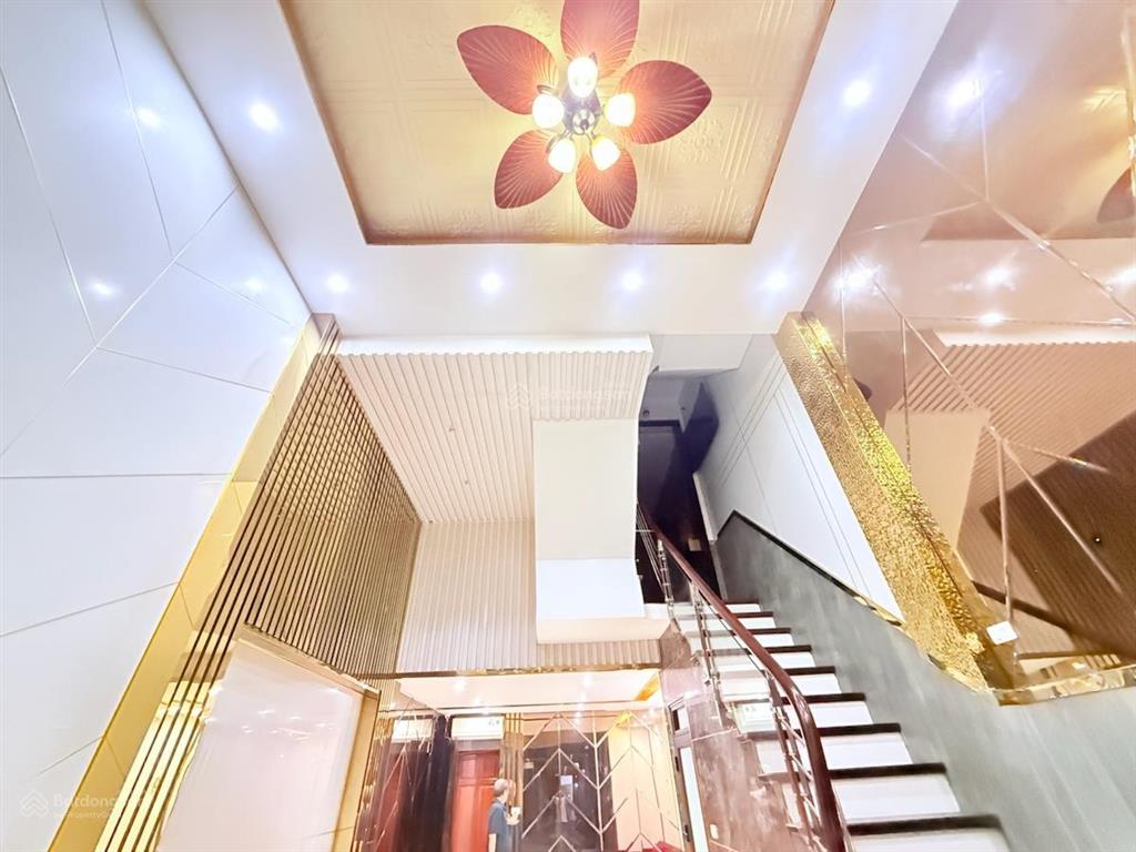 Nóng luôn! chính chủ gửi bán căn nhà phố trần duy hưng dt 50m 5 tầng, mặt tiền 4m full nội thất