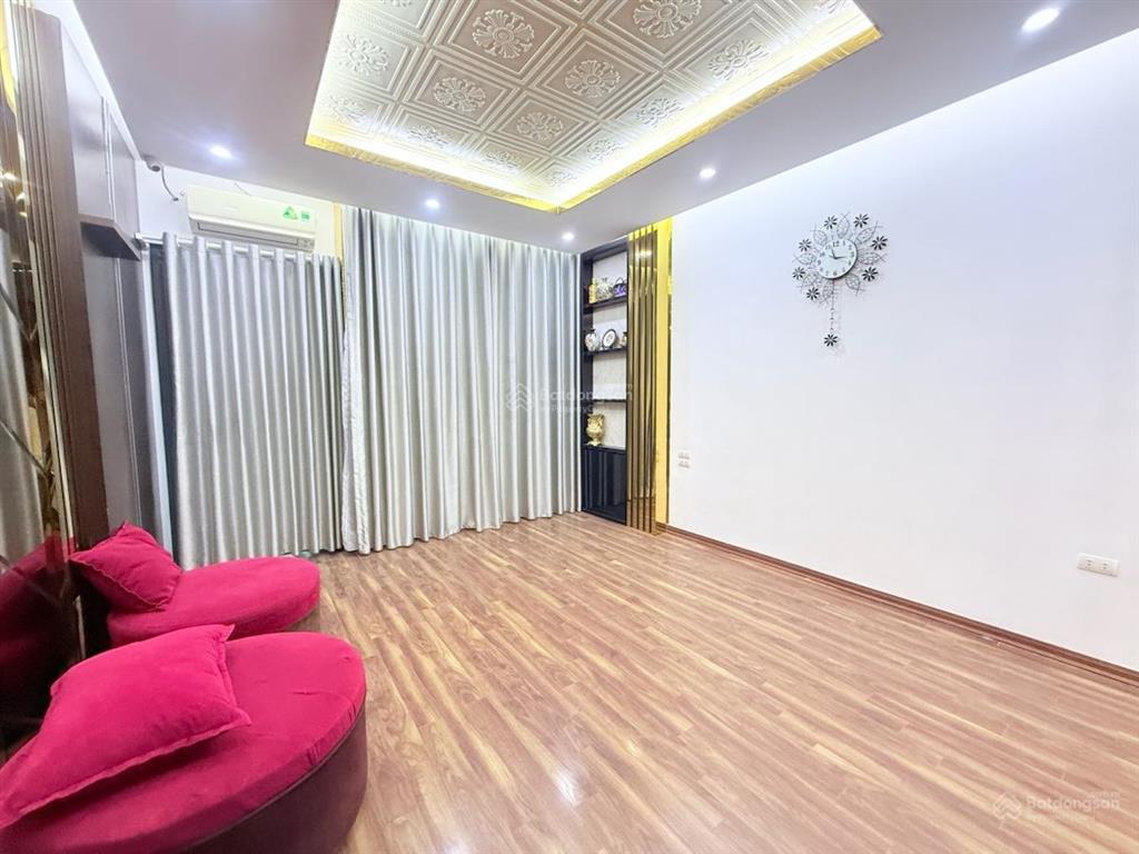 Nóng luôn! chính chủ gửi bán căn nhà phố trần duy hưng dt 50m 5 tầng, mặt tiền 4m full nội thất