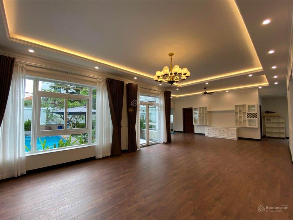 Bán nhanh trước tết biệt thự sân vườn + hồ bơi 460m(17.7x24.5) mt trần văn sắc thảo điền quận 2
