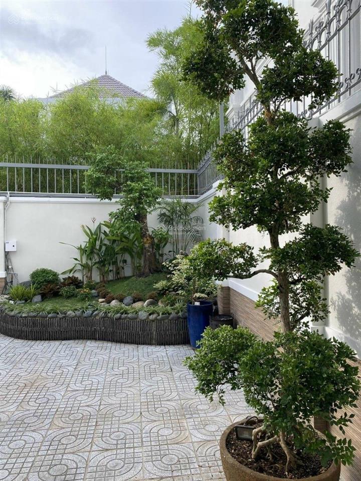 Bán nhanh trước tết biệt thự sân vườn + hồ bơi 460m(17.7x24.5) mt trần văn sắc thảo điền quận 2