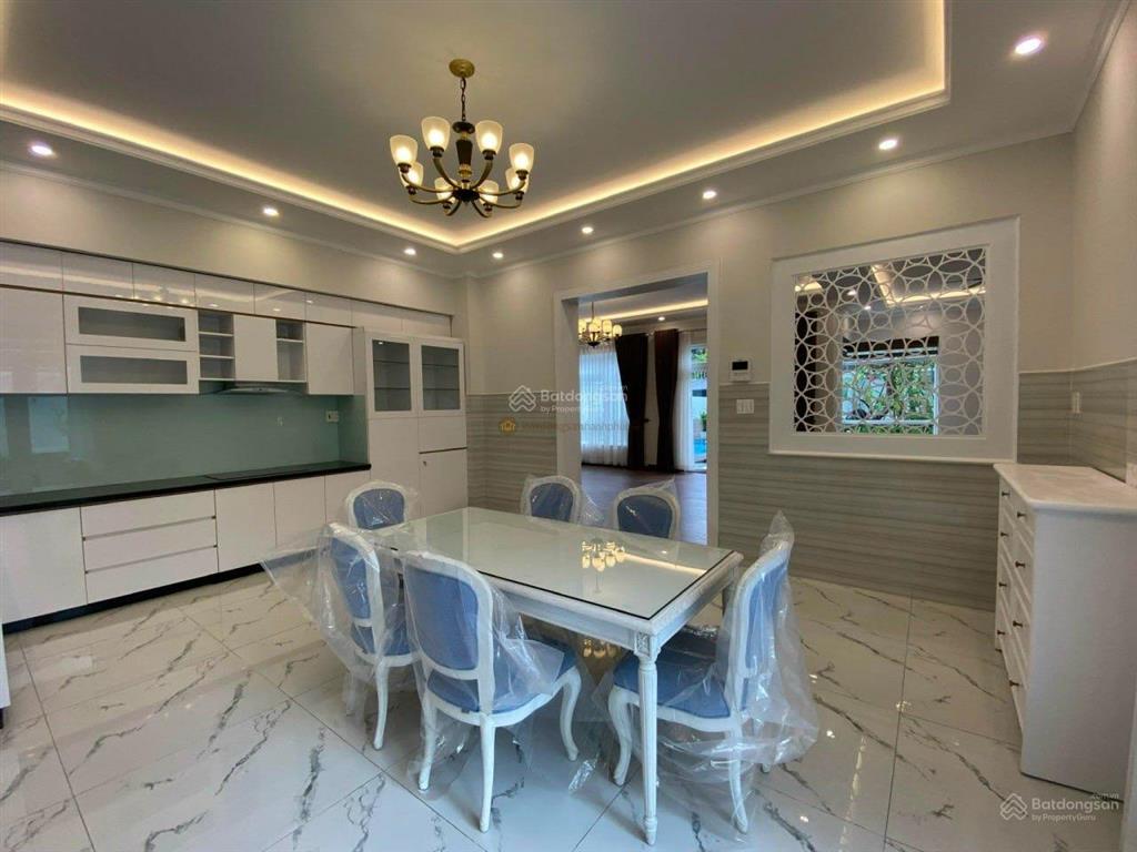 Bán nhanh trước tết biệt thự sân vườn + hồ bơi 460m(17.7x24.5) mt trần văn sắc thảo điền quận 2