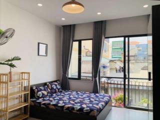 Căn hộ studio ban công, cửa sổ lớn cực thoáng, thang máy ngay trần hưng đạo quận 1