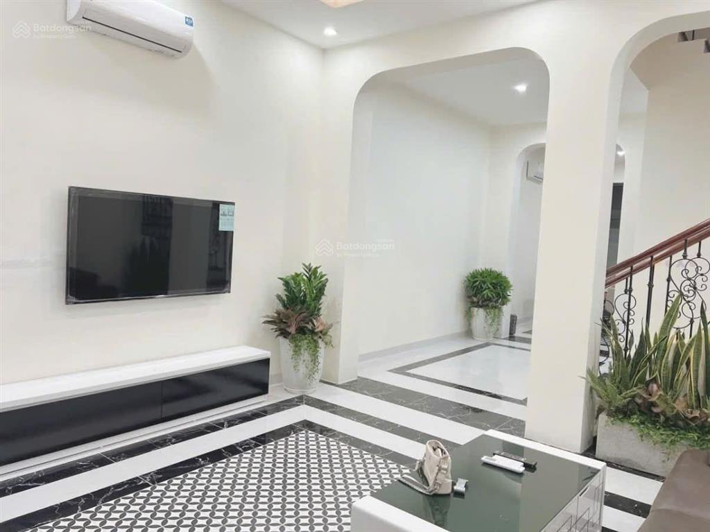 Chính chủ chuyển công tác cho thuê nhà vin 3