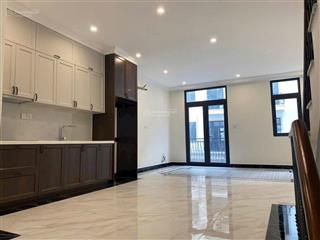 Miễn phí 3 tháng tiền thuê  nhà 5 tầng hoàn thiện khu thời đại vin 3