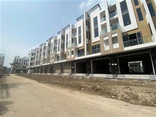 Bán nhà liền kề 100m2, giá 14 tỷ , cách hồ 150m, gần khu liên hiệp thể thao