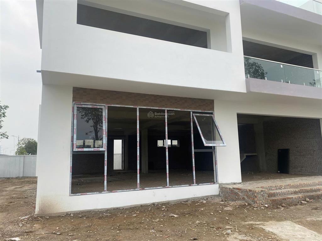 Bán biệt thự lô góc vip đường lớn 25m, vị trí kinh doanh tốt