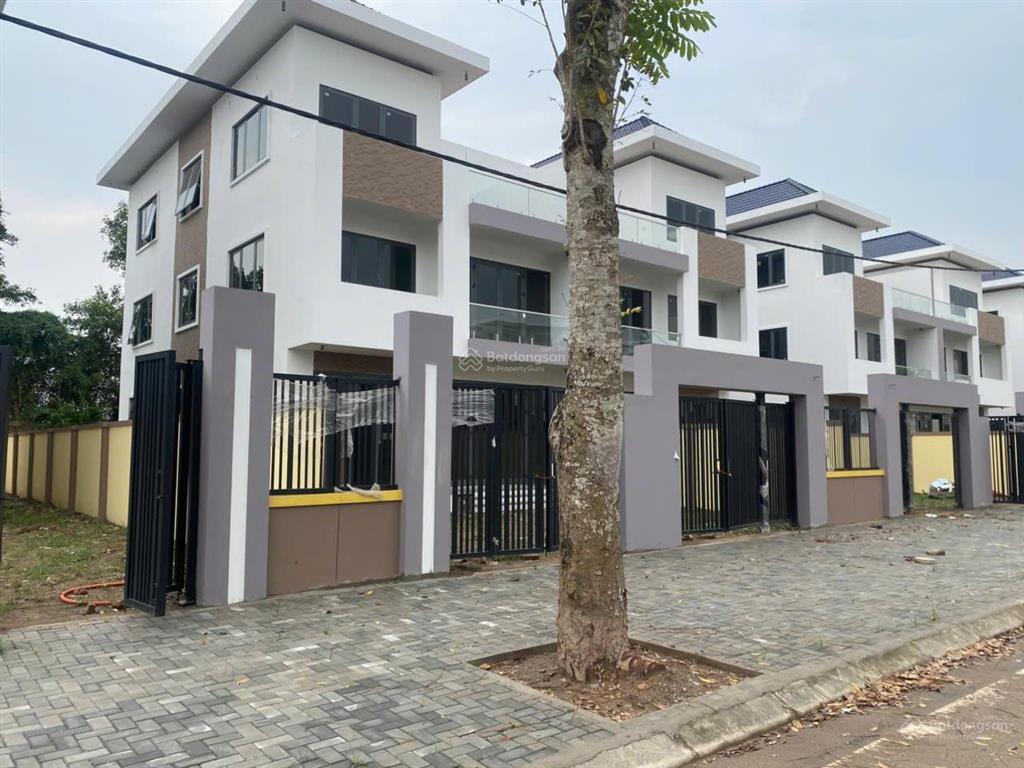Cho thuê căn biệt thự 300m2, 3,5 tầng, giá 12 triệu/ tháng