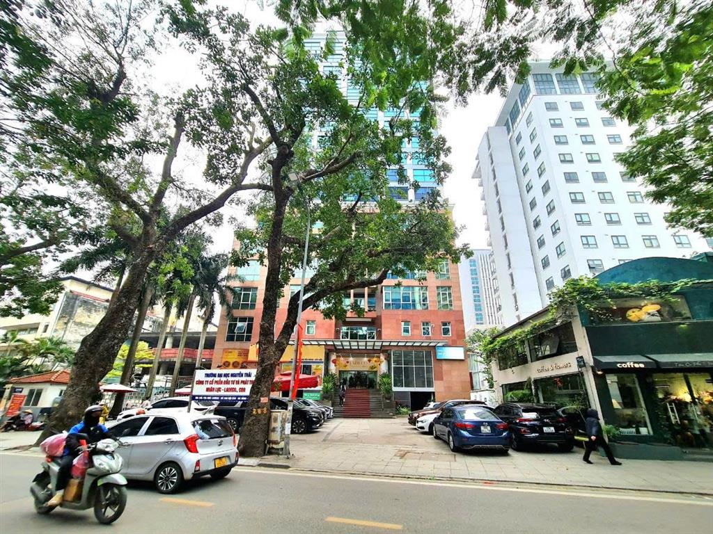 Chính chủ nhờ bán tòa nhà mp đội cấn 21 tầng, tm dòng tiền khủng, giá nhỉnh 1300 tỷ.  0966 749 ***