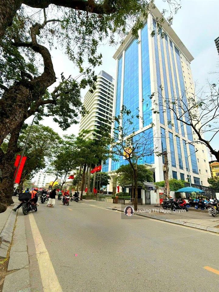 Chính chủ nhờ bán tòa nhà mp đội cấn 21 tầng, tm dòng tiền khủng, giá nhỉnh 1300 tỷ.  0966 749 ***
