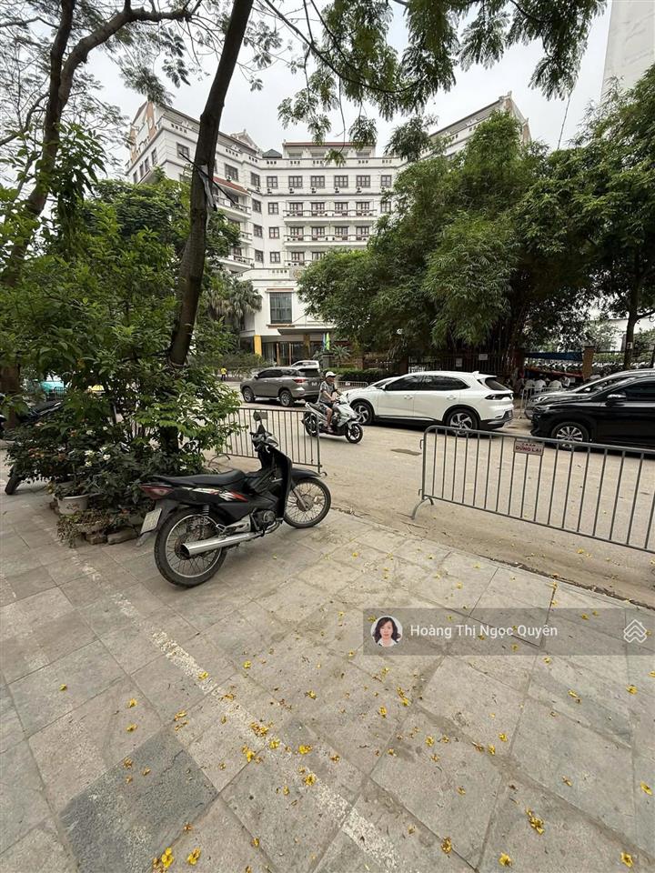 Bán nhà mặt phố vạn phúc ba đình 100m28t th/máy 10m vỉa hè view la thành 52 tỷ vạn phúc.