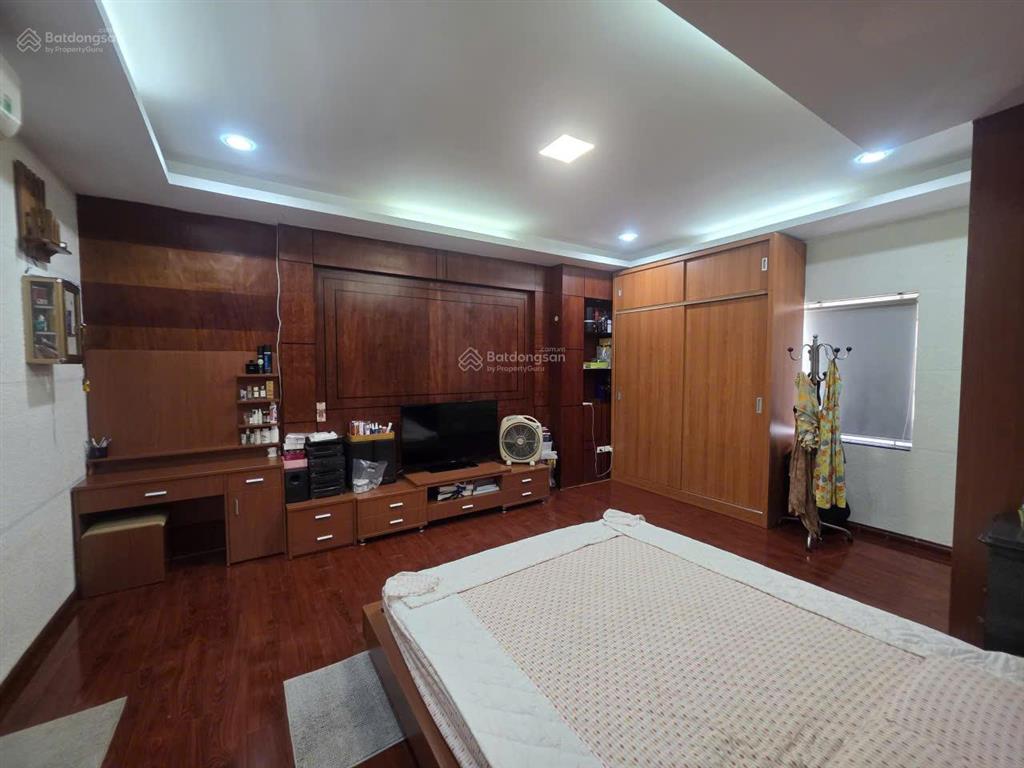 Chính chủ bán căn hộ cc 3pn, 3wc vũ phạm hàm, yên hòa 14,136 tỷ, 186m2, view đẹp.  0968 398 ***