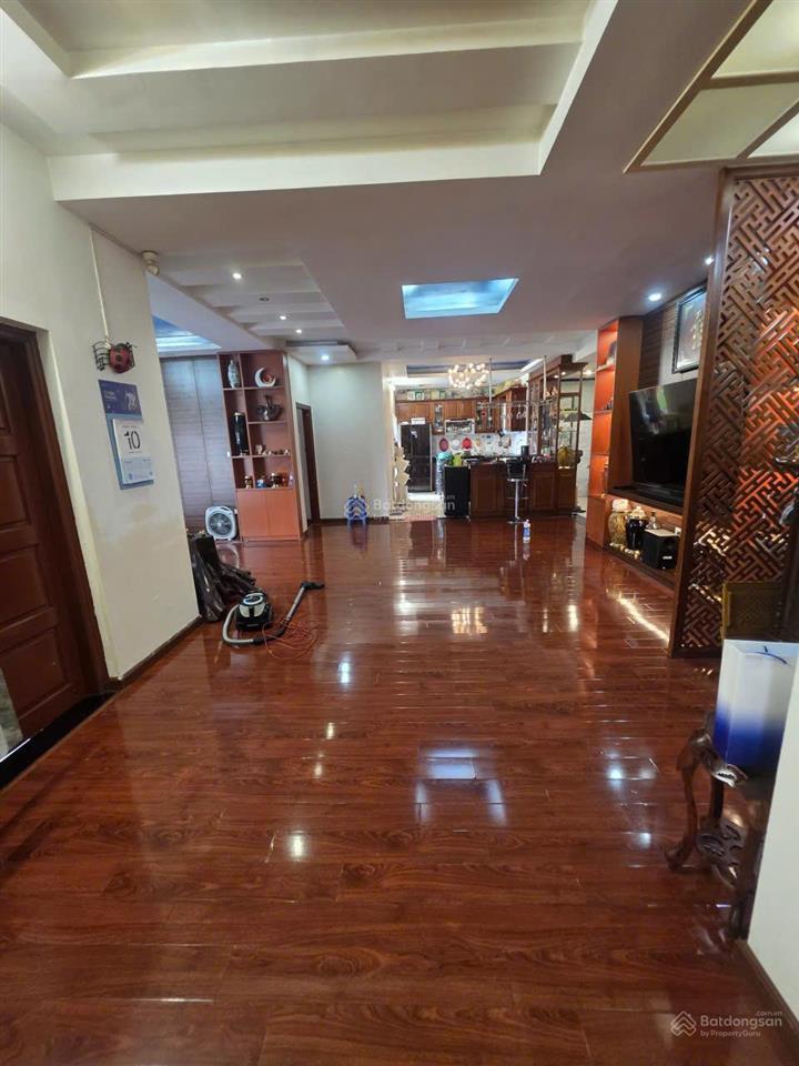 Chính chủ bán căn hộ cc 3pn, 3wc vũ phạm hàm, yên hòa 14,136 tỷ, 186m2, view đẹp.  0968 398 ***